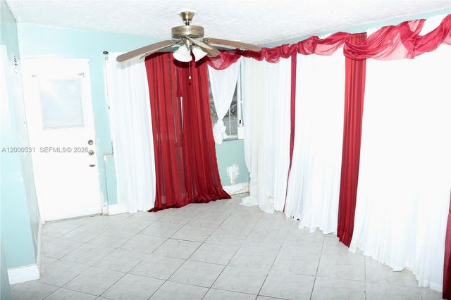 1240 NE 214th St, Miami, FL 33179