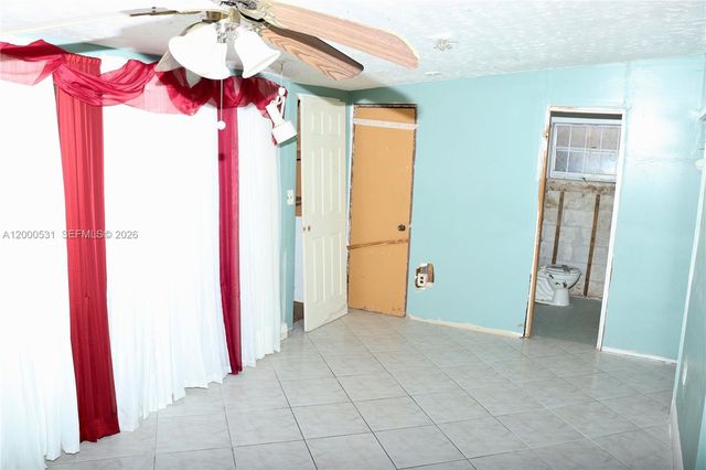 1240 NE 214th St, Miami, FL 33179