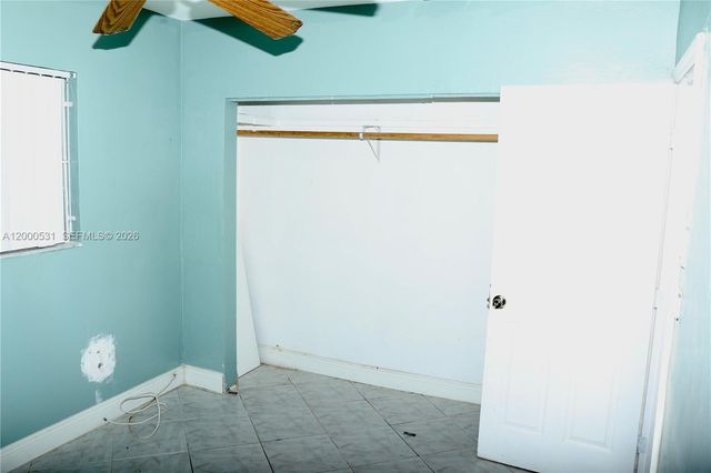 1240 NE 214th St, Miami, FL 33179