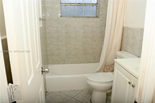 1240 NE 214th St, Miami, FL 33179