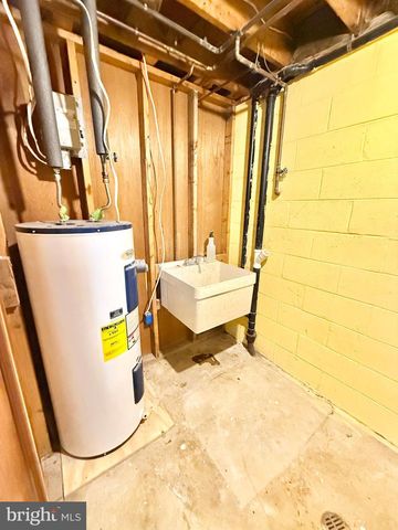 201 HARDWOOD LN, Fredericksburg, VA 22408