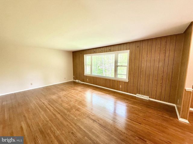 201 HARDWOOD LN, Fredericksburg, VA 22408