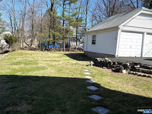 31 Linda Vista Avenue, North Haledon, NJ 07508