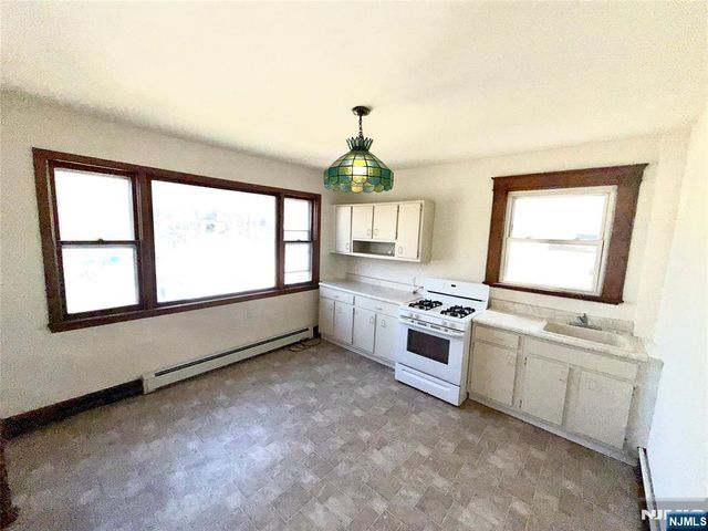 31 Linda Vista Avenue, North Haledon, NJ 07508