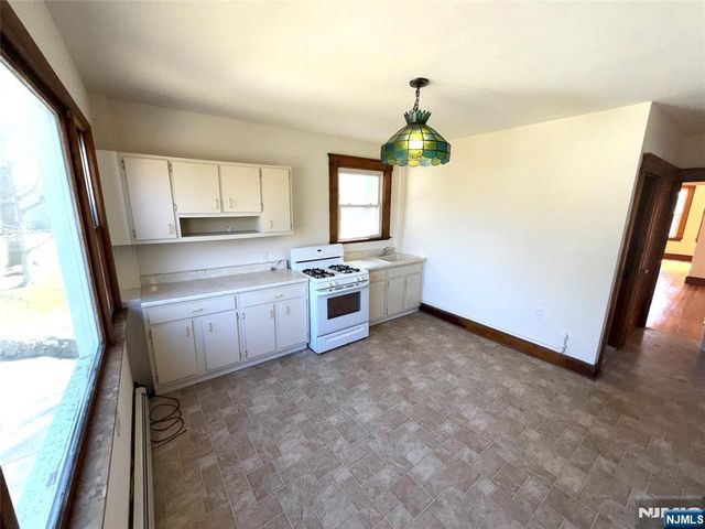 31 Linda Vista Avenue, North Haledon, NJ 07508