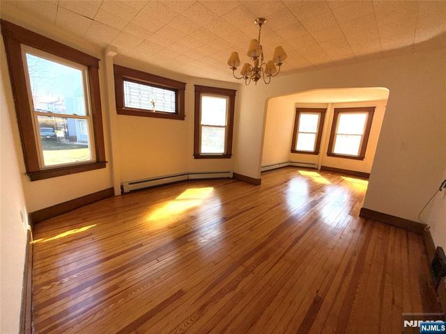 31 Linda Vista Avenue, North Haledon, NJ 07508