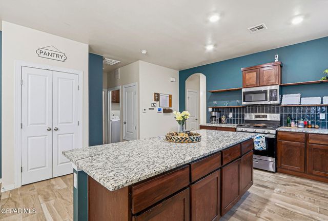 354 SOL Court, Vinton, TX 79821