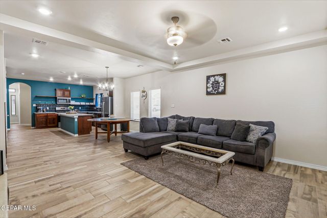 354 SOL Court, Vinton, TX 79821