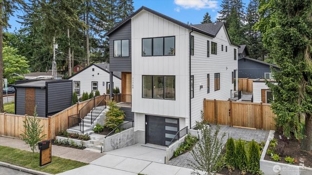 11709 Roosevelt Way NE, Seattle, WA 98125