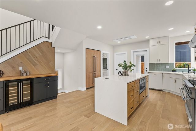 11709 Roosevelt Way NE, Seattle, WA 98125