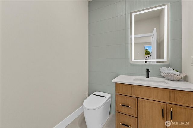 11709 Roosevelt Way NE, Seattle, WA 98125