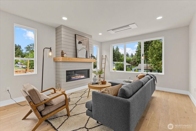 11709 Roosevelt Way NE, Seattle, WA 98125