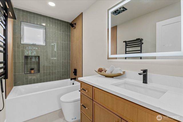 11709 Roosevelt Way NE, Seattle, WA 98125