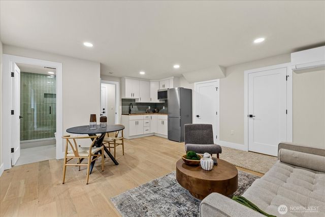 11709 Roosevelt Way NE, Seattle, WA 98125