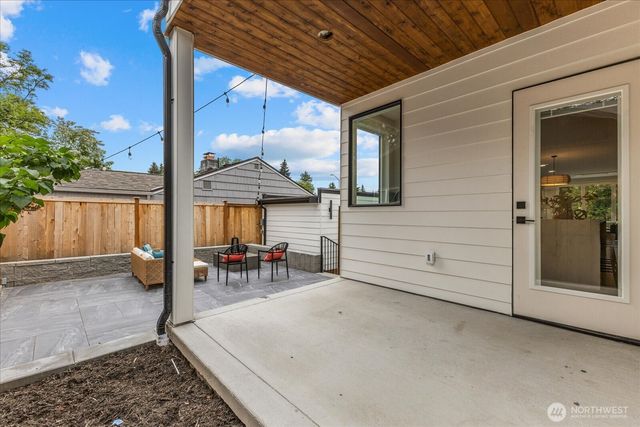 11709 Roosevelt Way NE, Seattle, WA 98125