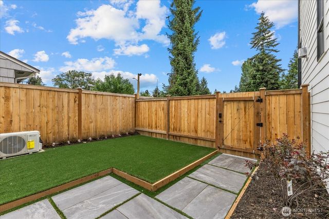 11709 Roosevelt Way NE, Seattle, WA 98125