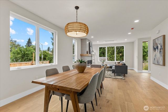 11709 Roosevelt Way NE, Seattle, WA 98125