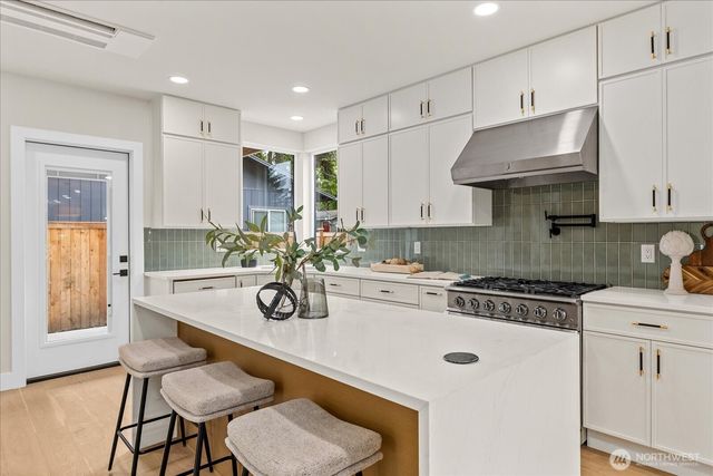 11709 Roosevelt Way NE, Seattle, WA 98125