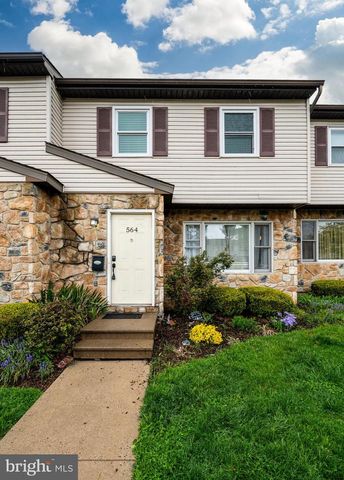 564 E LINDEN ST, Fleetwood, PA 19522