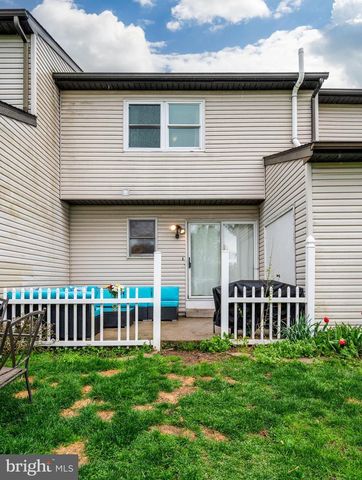 564 E LINDEN ST, Fleetwood, PA 19522