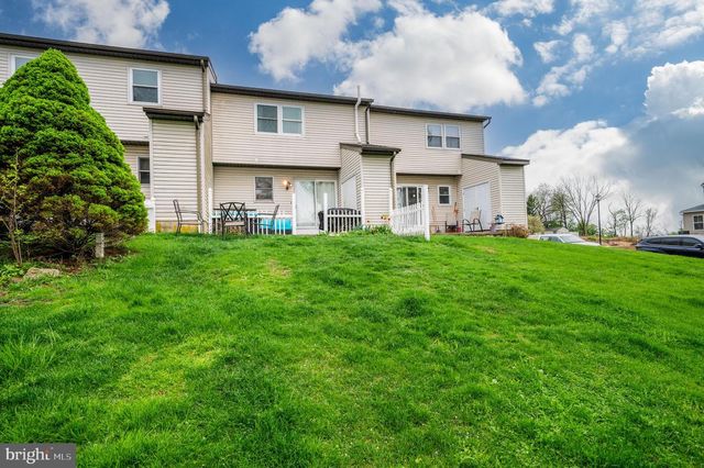 564 E LINDEN ST, Fleetwood, PA 19522