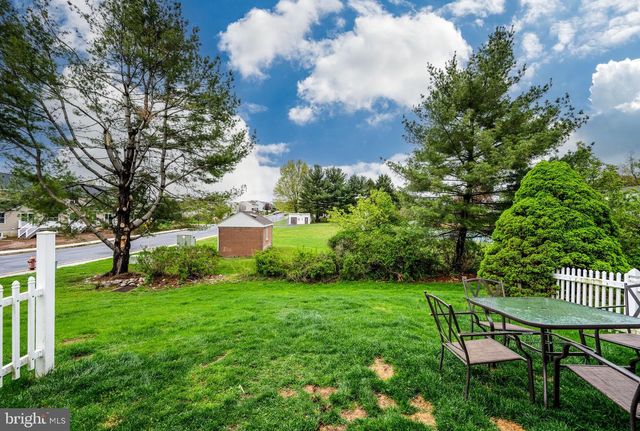 564 E LINDEN ST, Fleetwood, PA 19522