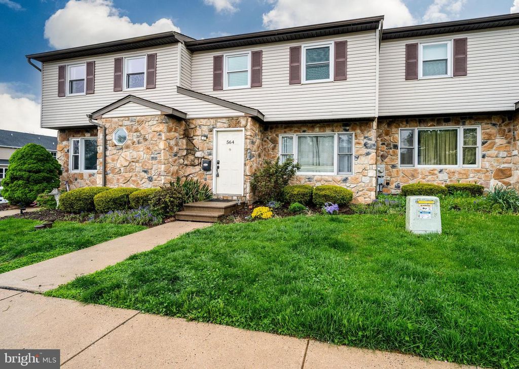 564 E LINDEN ST, Fleetwood, PA 19522