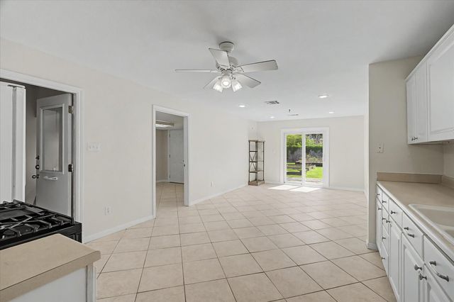 413 Farrer Street, Angleton, TX 77515
