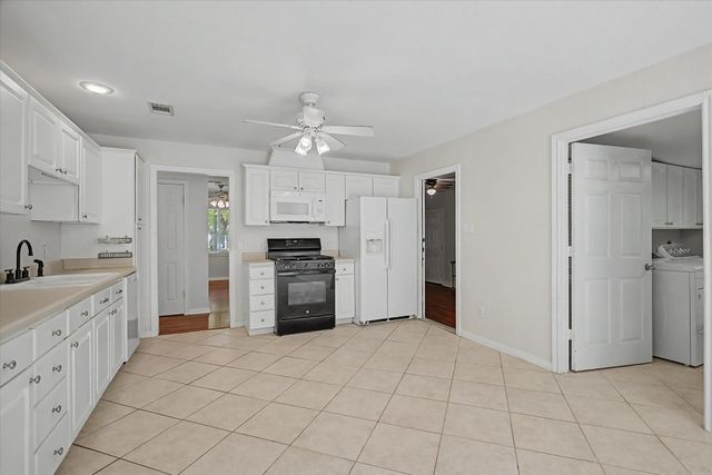 413 Farrer Street, Angleton, TX 77515