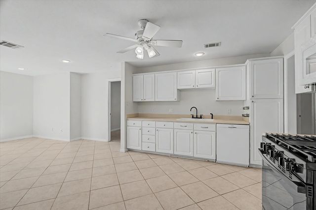 413 Farrer Street, Angleton, TX 77515
