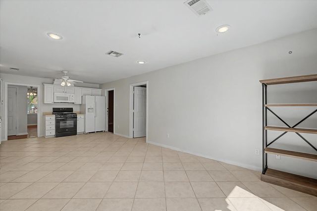 413 Farrer Street, Angleton, TX 77515