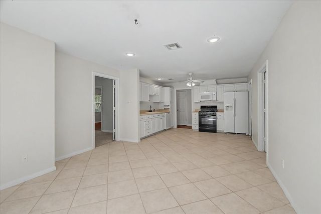 413 Farrer Street, Angleton, TX 77515
