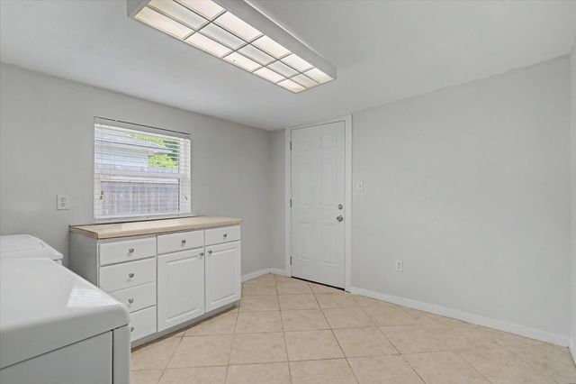 413 Farrer Street, Angleton, TX 77515
