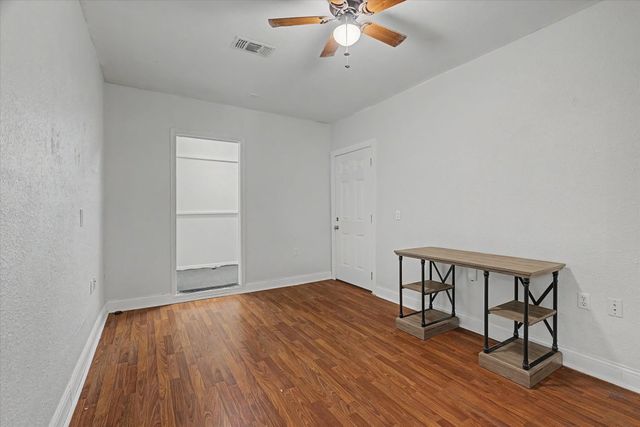 413 Farrer Street, Angleton, TX 77515