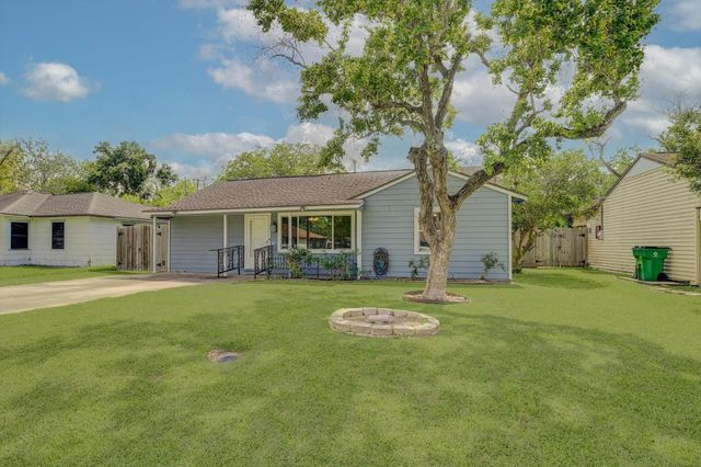 413 Farrer Street, Angleton, TX 77515