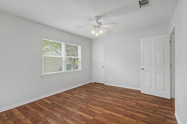 413 Farrer Street, Angleton, TX 77515