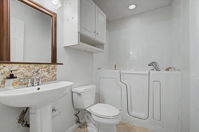 413 Farrer Street, Angleton, TX 77515