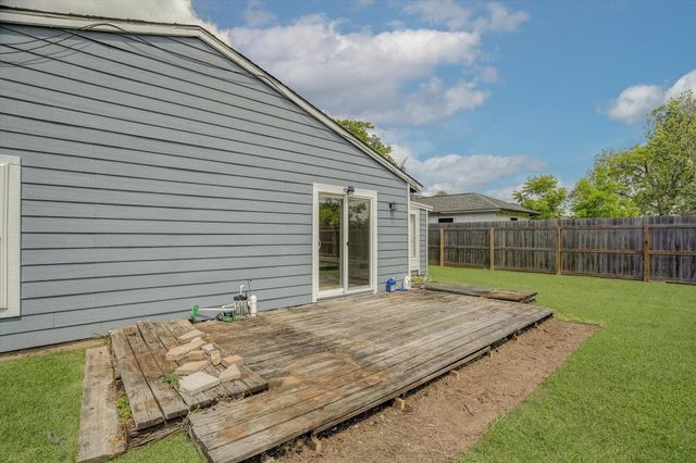 413 Farrer Street, Angleton, TX 77515