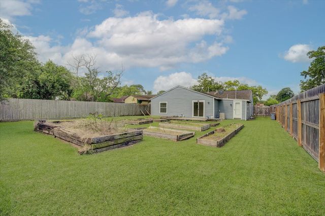 413 Farrer Street, Angleton, TX 77515