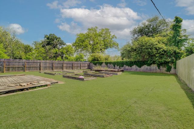 413 Farrer Street, Angleton, TX 77515