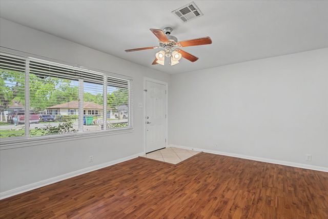 413 Farrer Street, Angleton, TX 77515