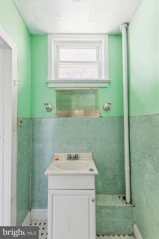 908 W STATE ST, Trenton, NJ 08618
