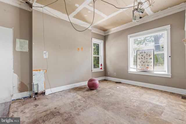 908 W STATE ST, Trenton, NJ 08618