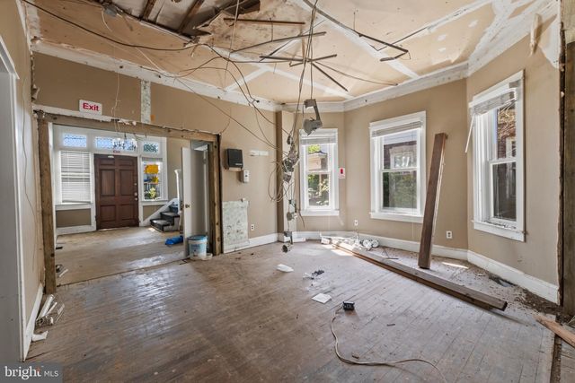 908 W STATE ST, Trenton, NJ 08618