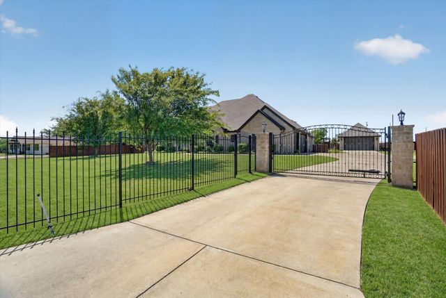 2000 Adams Lane S, Azle, TX 76020