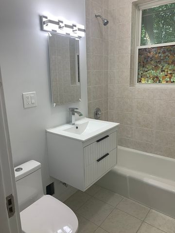 35 Mount Hood 7, Boston, MA 02134