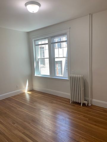 35 Mount Hood 7, Boston, MA 02134