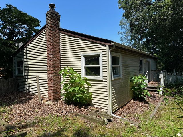 12 Hampton Road, Sound Beach, NY 11789
