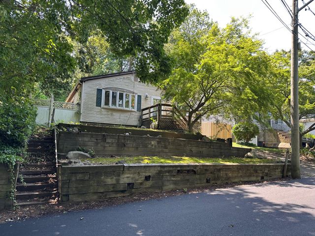 12 Hampton Road, Sound Beach, NY 11789