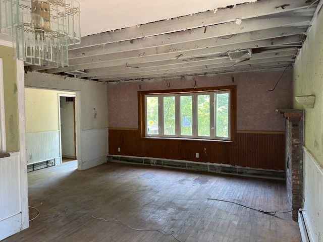 12 Hampton Road, Sound Beach, NY 11789